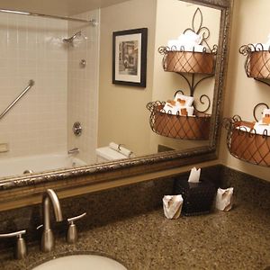 Deluxe King Room Mobility Access or Non-Smoking